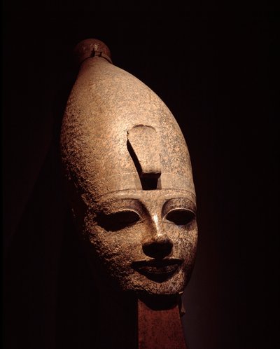 Egyptisk antikvitet: kolossalt overhoved for Amenophis III (Amenhotep). Rose granit skulptur. 14. århundrede f.Kr. 18. dynasti. Luxor Museum (Luksor eller Luqsor). Egypten af Egyptian 18th Dynasty