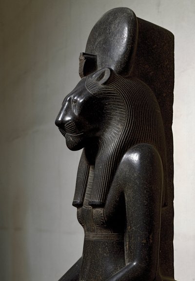 Egyptisk antikvitet: løvindeguden Sekhmet kronet med solskiven. Statue af sort granit. 1540-1295 f.Kr. Svag. 210 cm Torino, egyptisk museum af Egyptian 18th Dynasty