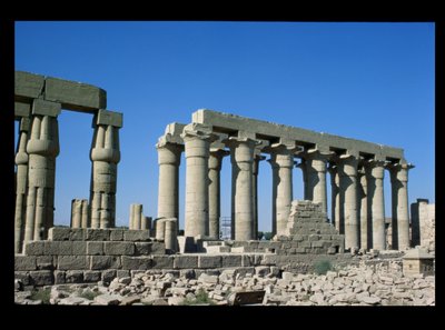 Ekstern udsigt fra syd for Amenophis III