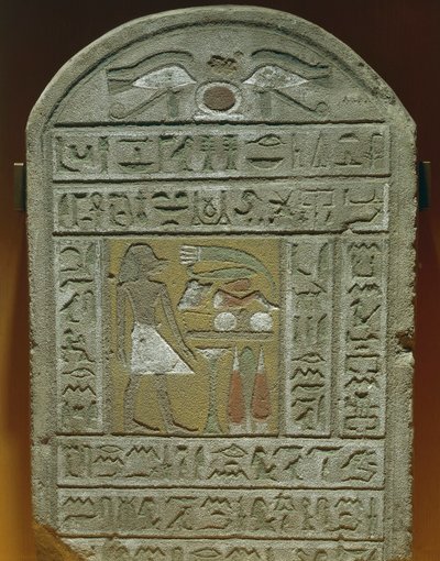 Begravelsesstele af Ibi, kammermester ved det kongelige palads Den afdøde før begravelsesofringerne Øverst, beskyttelsesøjne og hieroglyf "Shen", som betyder "evighed" af Egyptian 18th Dynasty