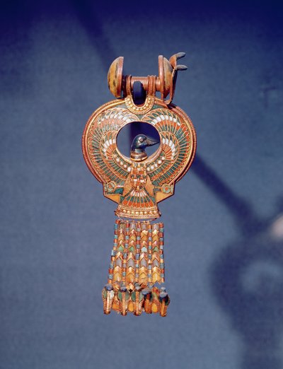 Venstre ørering fra et par øreringe med en blåfugl, fra Tutankhamons grav, Kongernes Dal, Theben, ca. 1347-37 f.Kr. (guld og smeltet glas) (344029) af Egyptian 18th Dynasty