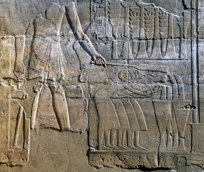 Præst, der overvåger kvindernes arbejde, vægrelief, kolonnade i Amun-templet (Unescos verdensarvsliste) af Egyptian 18th Dynasty