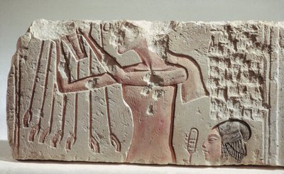 Relief, der viser Akenhaten og hans datter ofring til Aten, Det Nye Kongerige, ca. 1352-1336 f.Kr. (kalksten) af Egyptian 18th Dynasty