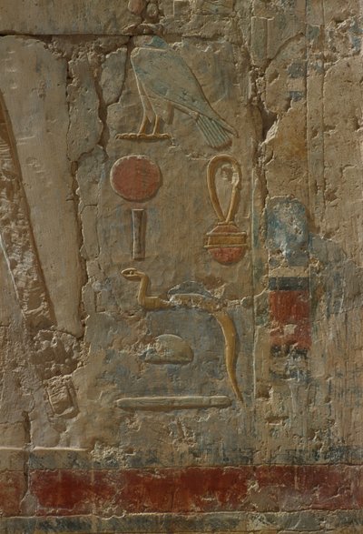 Relief forestillende Horus, gudinden Hathors kapel, fra Hatshepsuts lighustemplet (ca. 1503-1482 f.Kr.) New Kingdom (malet kalksten) af Egyptian 18th Dynasty