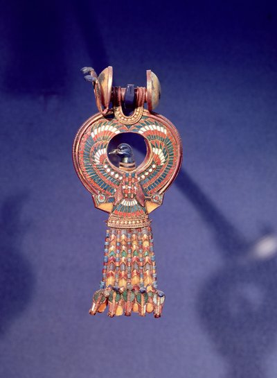 Højre ørering fra et par øreringe med en blåfugl, fra Tutankhamons grav, Kongernes Dal, Theben, ca. 1347-37 f.Kr. (guld og smeltet glas) (se også 344028) af Egyptian 18th Dynasty
