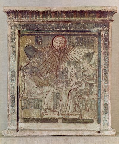 Stela, der skildrer Aten, der giver liv og velstand til Amenophis IV (Akhenaten) (ca. 1352-1336 f.Kr.), hans kone, Nefertiti og tre af deres døtre, fra Tell el-Amarna, New Kingdom, ca. 1353-1337 f.Kr. af Egyptian 18th Dynasty