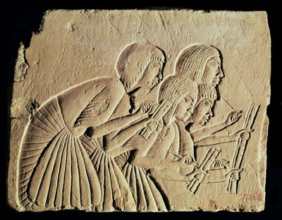 Tavle, der forestiller fire skriftkloge i arbejde, New Kingdom, ca. 1400 f.Kr af Egyptian 18th Dynasty