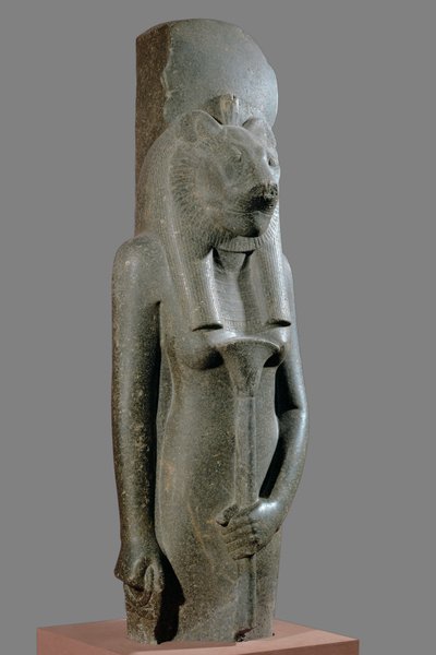 Gudinden Sekhmet holder et scepter i form af en papyrusstængel ... af Egyptian 18th Dynasty