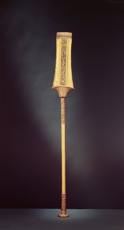 Det kongelige scepter, fra Tutankhamons grav (ca. 1370-1353 f.Kr.) New Kingdom (pladeguld med trækerne indlagt med halvædelsten) af Egyptian 18th Dynasty
