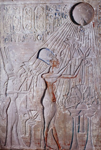 lavt relief af kong Akhenaten og dronning Nefertiti, der tilbeder solguden Aton af Egyptian 18th Dynasty