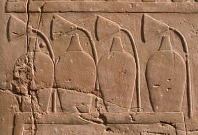 Detalje af et relief forestillende krukker og lotusblomster (kalksten) af Egyptian 19th Dynasty