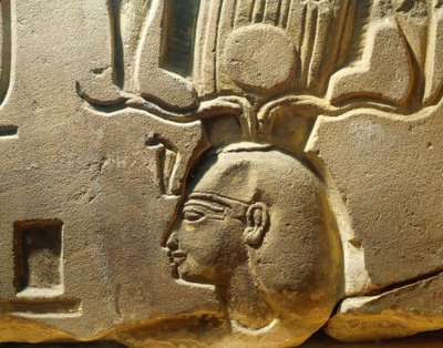 Egypten, Luxor, det gamle Theben, Assasif-dalen, fragment af relief, der forestiller Ramses II og kartoucher af Egyptian 19th Dynasty