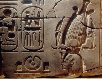 Egypten, Luxor, det gamle Theben, Assasif-dalen, fragment af relief, der forestiller Ramses II og kartoucher af Egyptian 19th Dynasty