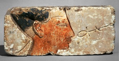 Profil af en konge, sandsynligvis Ramses II - Profil af farao Ramses II. Bemalet kalksten ... af Egyptian 19th Dynasty