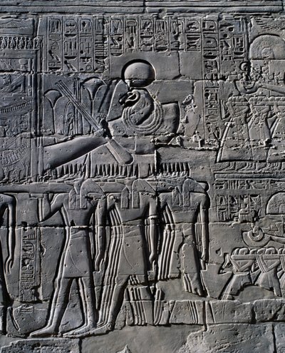 Ramses II foran den hellige båd, relief, indvendige vægge i den store hypostylehal, Karnak-tempelkomplekset (Unescos verdensarvsliste) af Egyptian 19th Dynasty