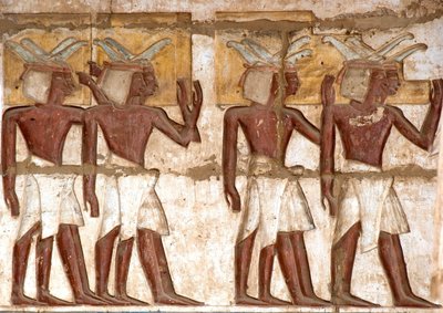 Egyptisk antikvitet: første domstol, detalje af malede relieffer, der repræsenterer en gruppe nubiere, der bringer ofre til faraoen. Ramses III
