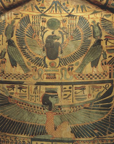 Mumiebetræk med bevinget guddommelighed, der beskytter skarabæ, evighedssymbol af Egyptian 22nd Dynasty