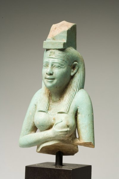 Fragment af Isis, sendynastisk periode (fajance) (se også 270350) af Egyptian 26th Dynasty