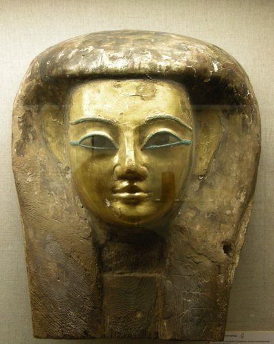 Hoved fra en sarkofag, Sait-periode (palmetræ med bladguld) af Egyptian 26th Dynasty
