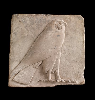 Plade, der forestiller en falk, sandsynligvis guden Horus, 26. dynasti eller Saite-periode, 664-525 f.Kr. eller senere kalksten af Egyptian 26th Dynasty