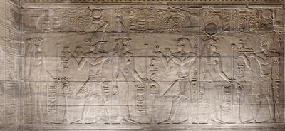 Relieffer i den indre helligdom, Philae-templet, Aswan, Egypten af Egyptian 30th Dynasty