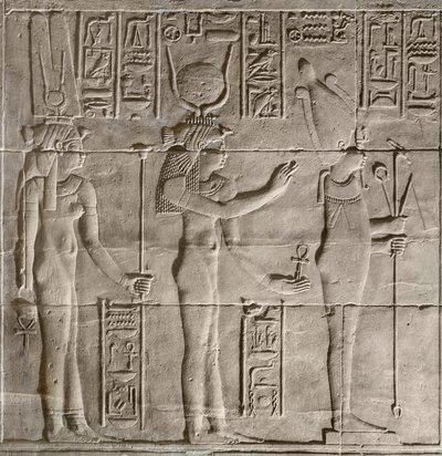 Relieffer i den indre helligdom, Philae-templet, Aswan, Egypten af Egyptian 30th Dynasty