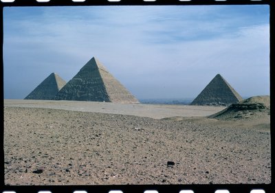 Udsigt over pyramiderne i Khufu, Khafre og Menkaure, Det gamle kongerige af Egyptian 4th Dynasty