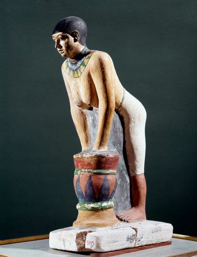 Egyptisk antikvitet: "" Egyptisk byg til fremstilling af øl"" Figur. 5. dynasti. 2400 f.Kr. Firenze, Museo Archeologico - Egyptiske antikviteter: Egyptisk kvinde filtrerer bygbrød for at lave øl. Figur. 5. dynasti. 2400 f.Kr. National arkæologisk M af Egyptian 5th Dynasty