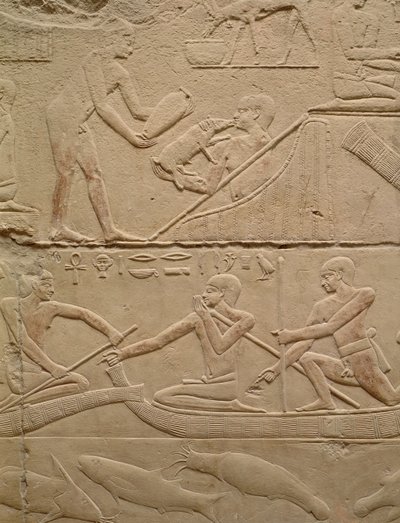 Relief, der viser en mand, der passer en nyfødt pattegrise og mænd i papyrusbåde, fra Mastaba i Kagemni, Det Gamle Kongerige (malet kalksten) af Egyptian 6th Dynasty