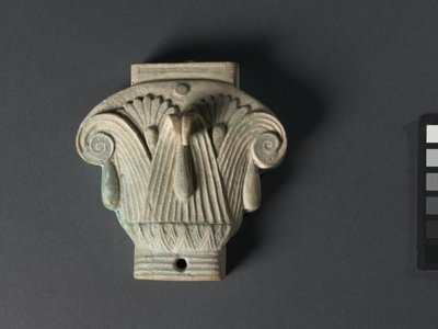 Æske (Pyxis) i form af en sammensat kapital, 305-30 f.Kr. (bleg robins-æg blå fajance) af Egyptian Ptolemaic Period