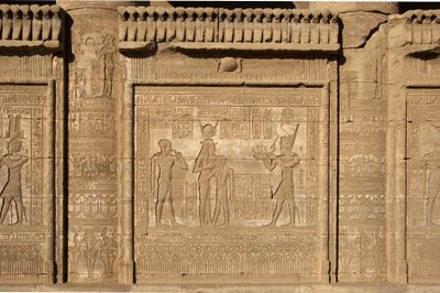 Egyptisk oldtid: Romersk mammisi til minde om fødslen af ​​Ihy, søn af Isis. Hathors tempel, Denderah, Egypten af Egyptian Ptolemaic Period