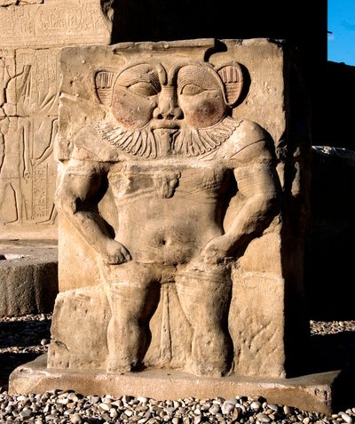 Egyptiske oldsager: guddommen Bes. Detalje af et lavt relief af templet dedikeret til gudinden Hathor. Hathors tempel, Dendera (Dendera), Egypten af Egyptian Ptolemaic Period
