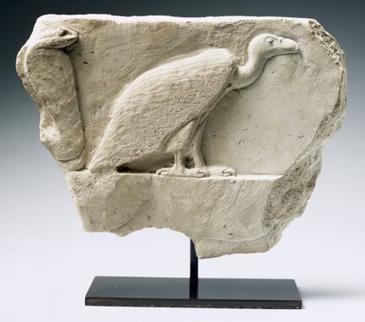 Relief forestillende en grib og kobra (kalksten) af Egyptian Ptolemaic Period