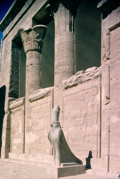 Udsigt over sandstensfacaden af Horus-templet af Egyptian Ptolemaic Period