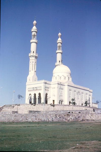 Aswan-moskeen af Egyptian School