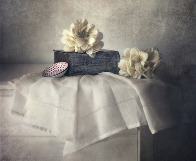 Elegant blomsterstilleben af Elena Arjona