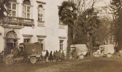 Album af første verdenskrig i Friuli-Venezia Giulia: ankomst af ambulancen med de sårede i Villa Brazzà, hjemsted for 17 af krigshospitalet i Soleschiano Manzano, 25/11/1915 (s/h foto) af Elena Bianconcini