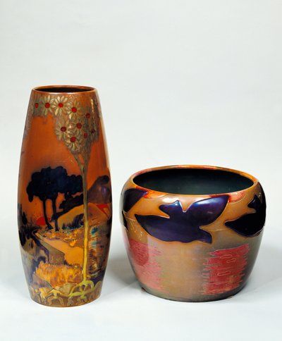 Cameo glasvaser med kugleformede kroppe af Emile Galle