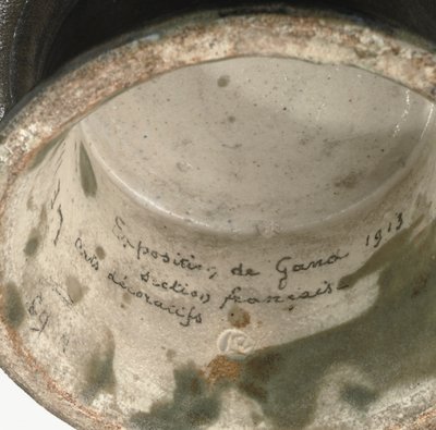 Skål, Exposition de Gand, detalje af basen af Emile Lenoble