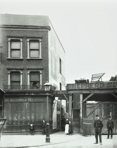 68 Bermondsey New Road: front elevation, London, 1898 af English Photographer