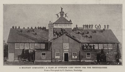 Et militærgymnasium, en klasse på Curragh Camp poserer for fotografen af English Photographer