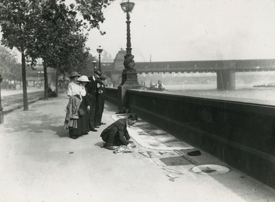 En fortovskunstner på dæmningen af English Photographer