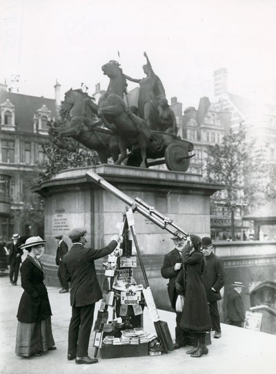 Et teleskop til at se på Big Ben på dæmningen ved Boadicea-statuen af English Photographer