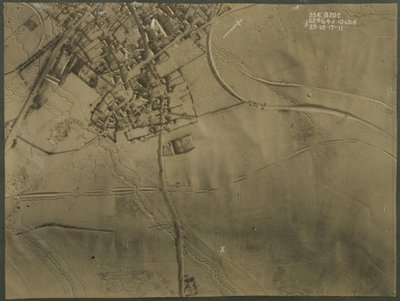 Luftfoto med skyttegrave fra WWI, 1917 af English Photographer