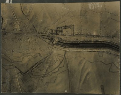 Luftfoto med skyttegrave fra WWI, 1917 af English Photographer