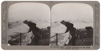En spændende jagt. Britiske destroyere på sporet af en tysk ubåd (stereoskopisk print) af English Photographer