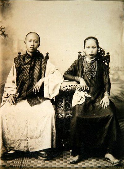 Annamitisk dreng og pige i det centrale Vietnam, ca. 1875 (albumin print) af English Photographer