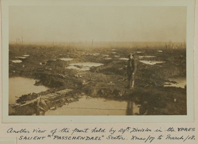 Endnu et billede af fronten holdt af 29. Division i YPRES SALIENT "PASSCHEENDAELE"-sektoren. Jul 17 til 18 marts af English Photographer