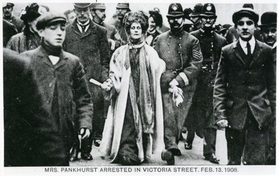 Anholdelse af fru Emmeline Pankhurst i Victoria Street, 13. februar 1908 af English Photographer