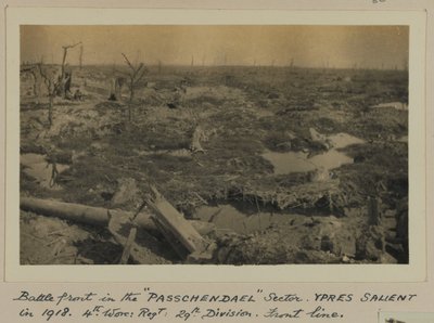 Slagfront i "PASSCHENDAELE"-sektoren, YPRES Fremtrædende i 1918, 4. Worcester: Regt: 29. Division, Front Line af English Photographer